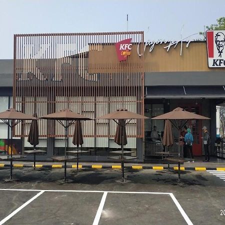 Traveller Home Tangerang Exterior foto