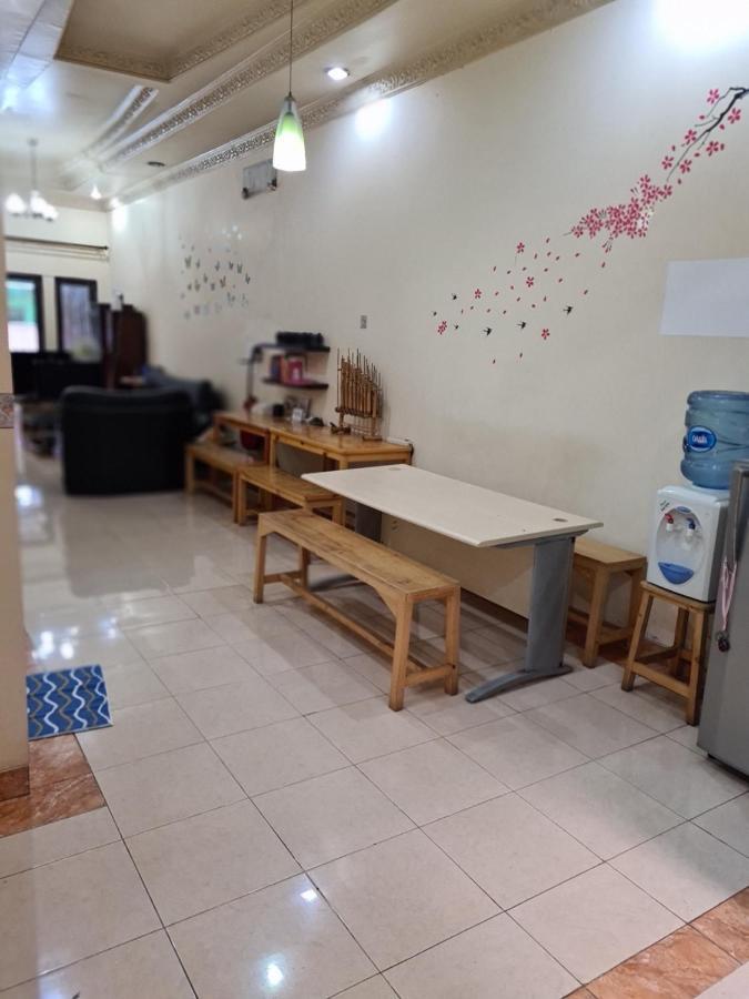 Traveller Home Tangerang Exterior foto