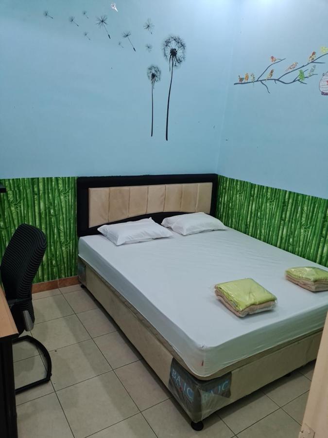 Traveller Home Tangerang Exterior foto
