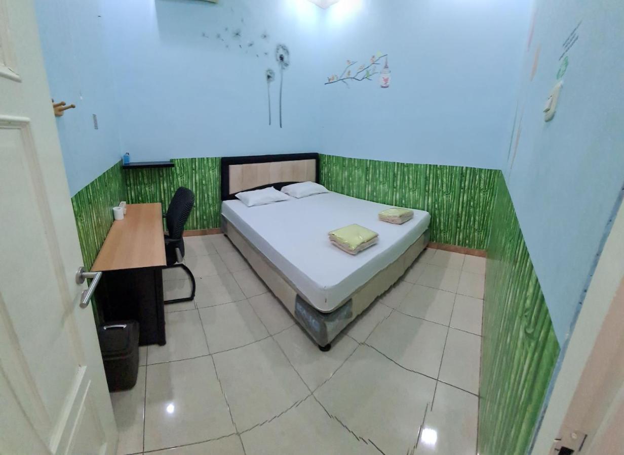 Traveller Home Tangerang Exterior foto